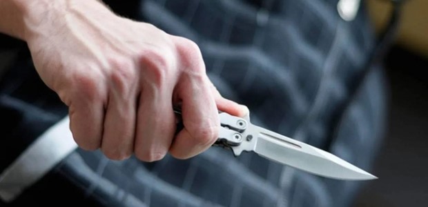 Τσίπουρα κατέληξαν σε άγριο τσακωμό με μαχαίρι